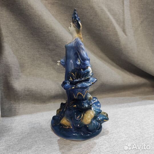 Статуэтка Хозяйка медной горы с каменным цветком