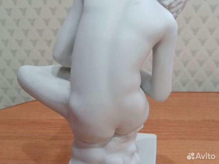 Статуэтка фарфор
