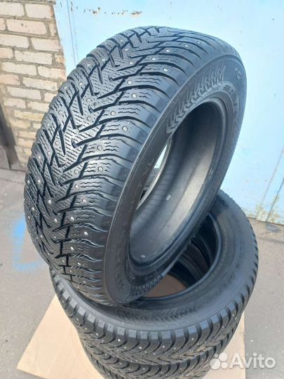 Nokian Tyres Hakkapeliitta 8 SUV 235/60 R18