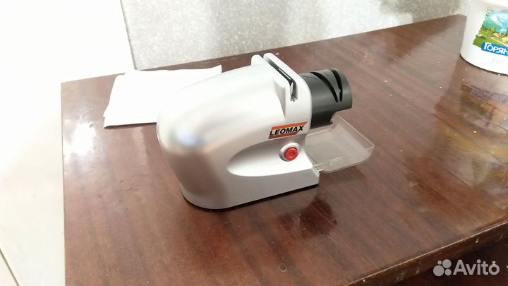 Электрическая ножеточка Острые грани Leomax