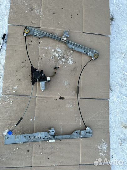 Передний левый стеклоподьемник Nissan Serena C25