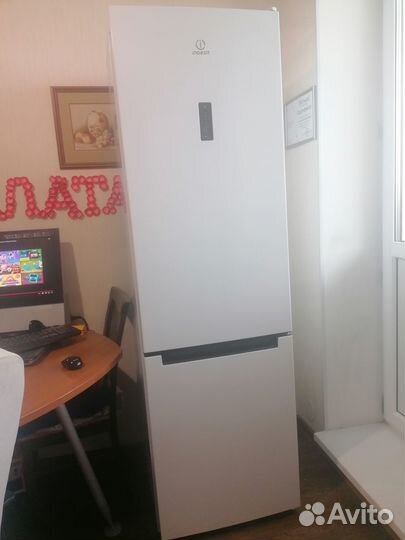 Холодильник Indesit DF5200W
