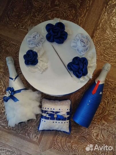 Свадебный аксессуар с игристым вином