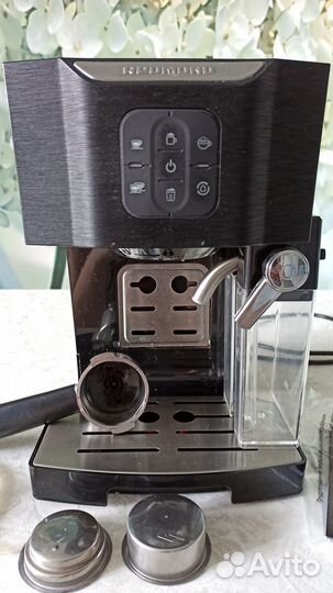 Кофеварка рожковая Redmond RCM-1512