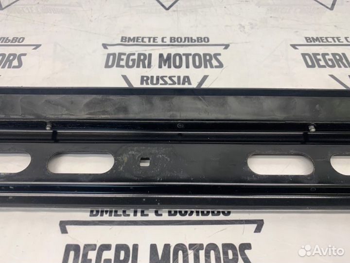 Кронштейн радиатора нижний V70 XC60 XC70 31368100