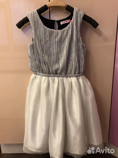 Платья для девочки в отличном состоянии