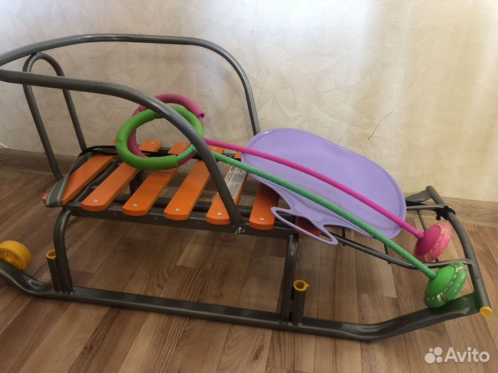 Санки, две скакалки, и ледянка