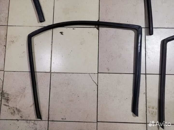 Уплотнители стекол направляющие Mercedes W220 Long