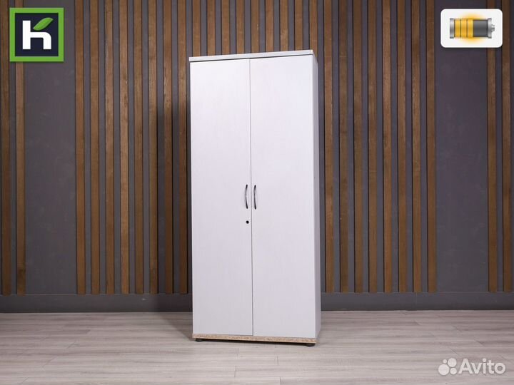 Офисный шкаф-гардероб