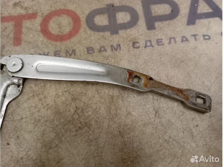 Петля капота renault duster