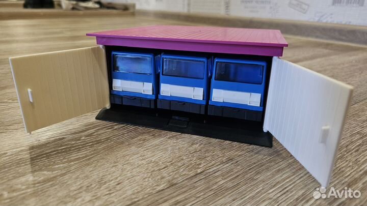 Игрушка гараж с тремя машинками (возможно СССР)