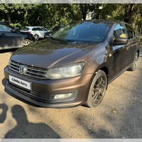 Volkswagen Polo 1.6 MT, 2015, 290 000 км, с пробегом, цена 950 000 руб.