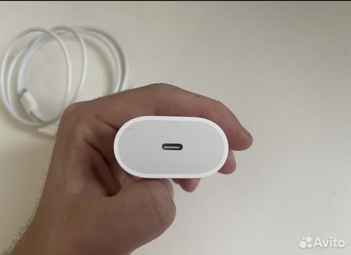 Зарядное устройство на iPhone 20w