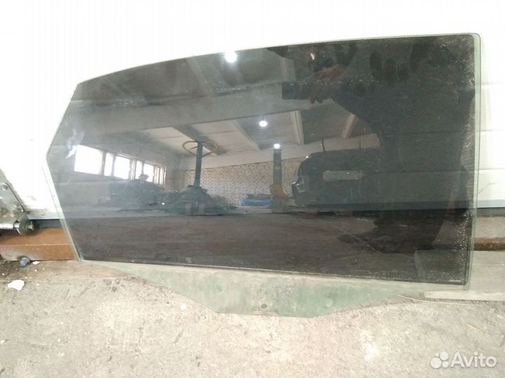 Стекло заднее правое Volkswagen Polo 2011