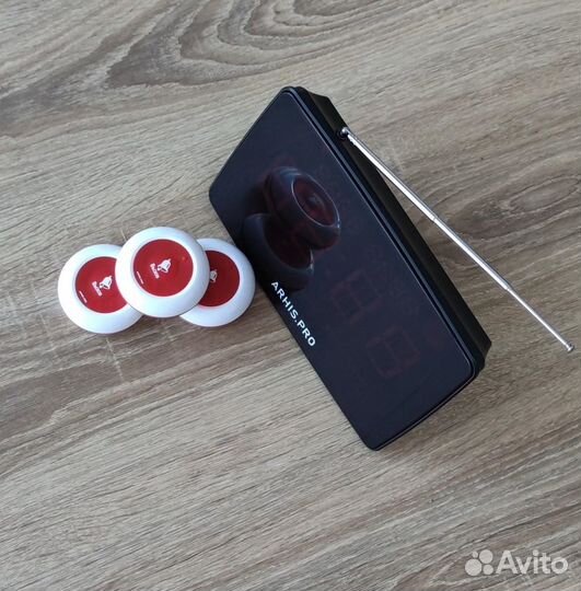 Кнпока вызова официанта и табло отображения вызова