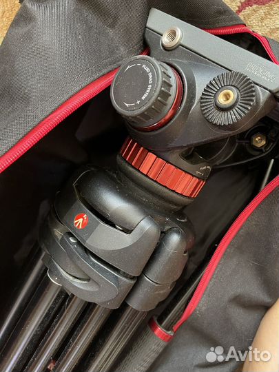Профессональный штатив Manfrotto для съемки