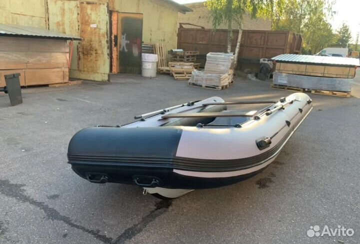 RiverBoats RIB-400 со встроенным рундуком