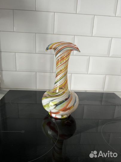 Ваза из цветного стекла