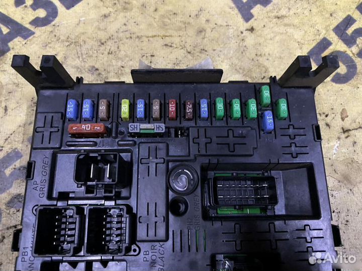 Блок предохранителей салонный Citroen C4