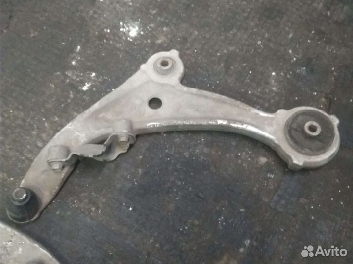 Передние рычаги ниссан тиана