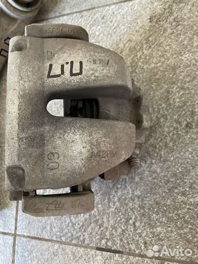 Суппорт передний правый Jaguar F-Pace X761 AJ126