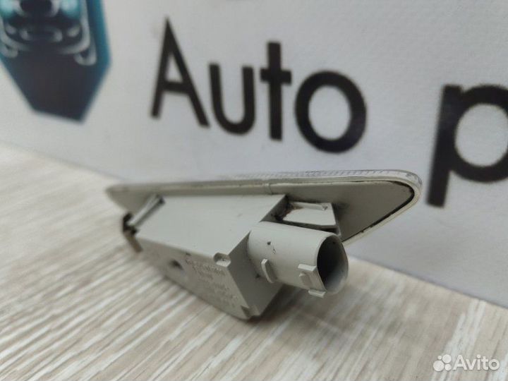 Поворотник в крыло левый Bmw X5 E70 N62B48 2007