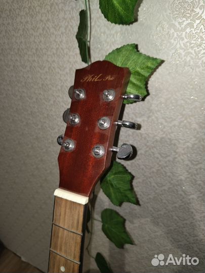 Акустическая гитара