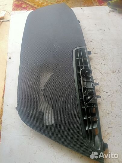 Накладка торпедо (динамик) Mercedes e-class w213