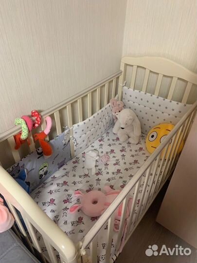 Детская кроватка с продольным маятником