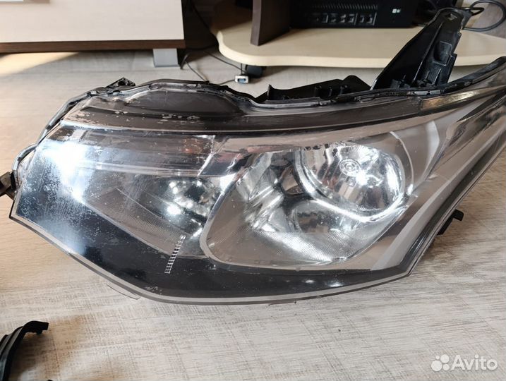 Фары на mitsubishi outlander. 2012 г