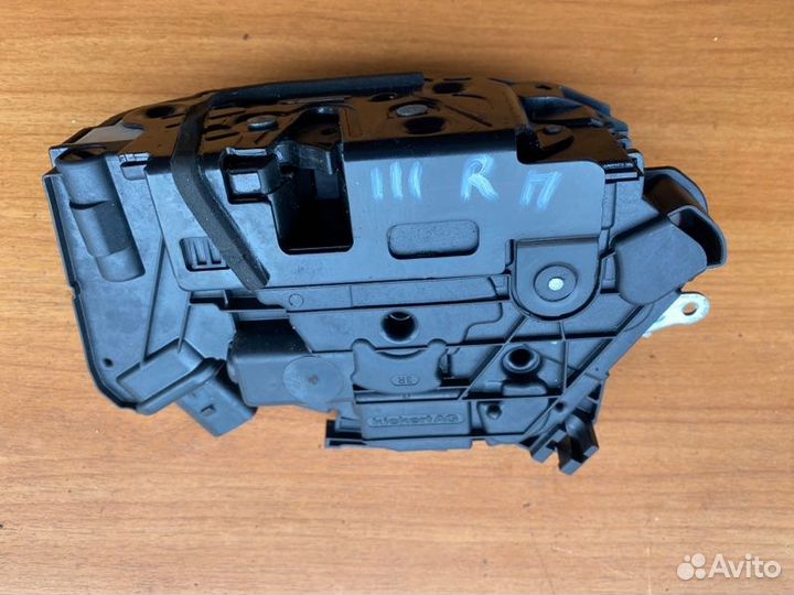 Замок двери передний правый Vw Tiguan cavd 2012