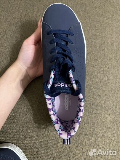 Продам кроссовки adidas(оригинал )