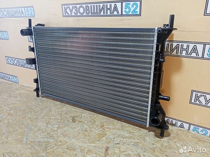 Радиатор охлаждения Ford Focus 1 (98-04) MT + A/C