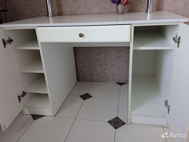 Письменный стол