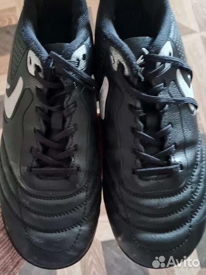 Футбольные бутсы