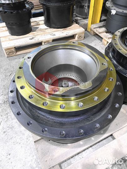 Редуктор хода Hitachi ZX520LCR-3