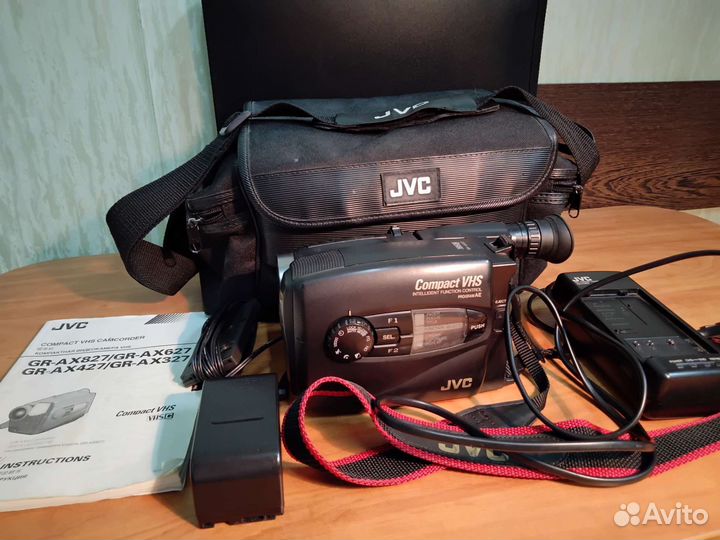 Кассетная видеокамера JVC