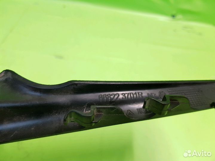 Накладка лобового стекла Рено Логан Сандеро 2 New