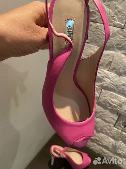 Босоножки guess