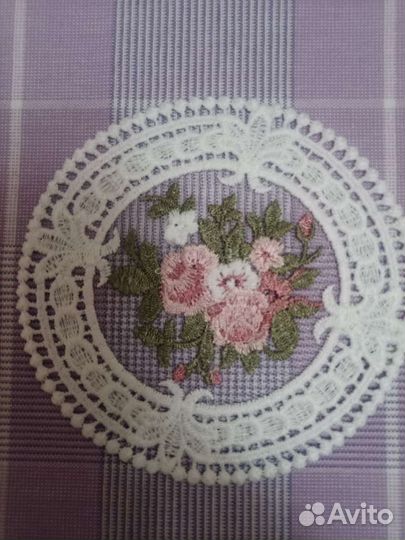 Салфетка вышитая на гипюре