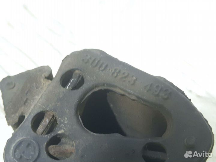 Б/У Отбойник капота#001