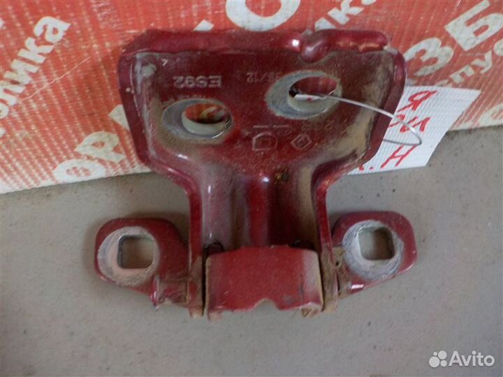 Петля двери нижняя задняя правая Renault Duster