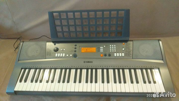 Синтезатор Yamaha PSR -R300