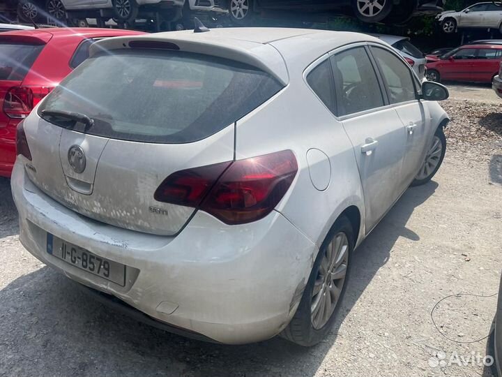 Радиатор интеркулера opel astra J 2011