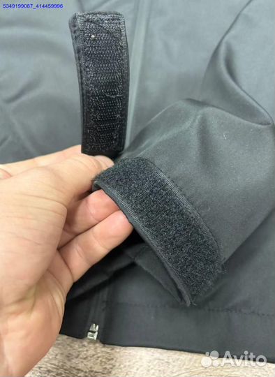 Яркая ветровка Lacoste для ярких дней