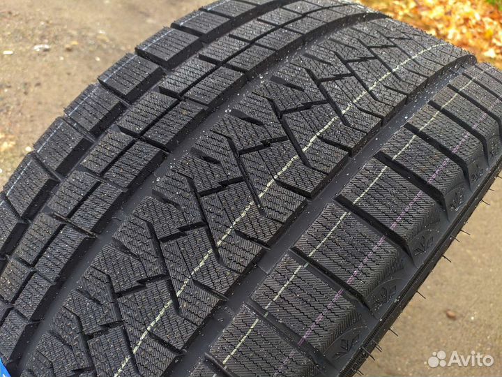 Triangle PL02 275/40 R20 106V