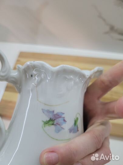 Фарфоровый молочник