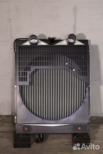 Радиатор охлаждения двигателя R6105azld