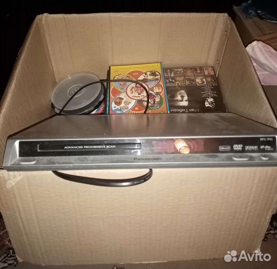 DVD плеер panasonic +более 1000 дисков С фильмами