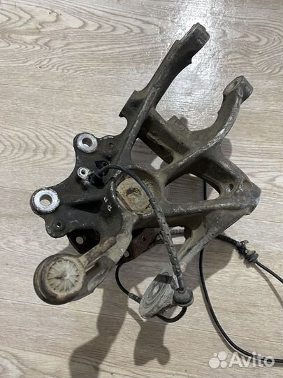 Кулак поворотный Peugeot 407 задний правый